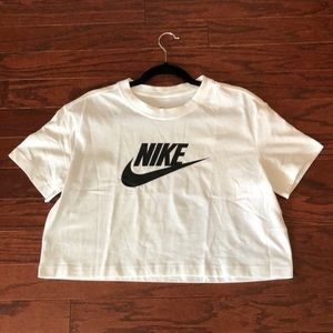 Nike ‘The Nike Tee’ Cropped Tee